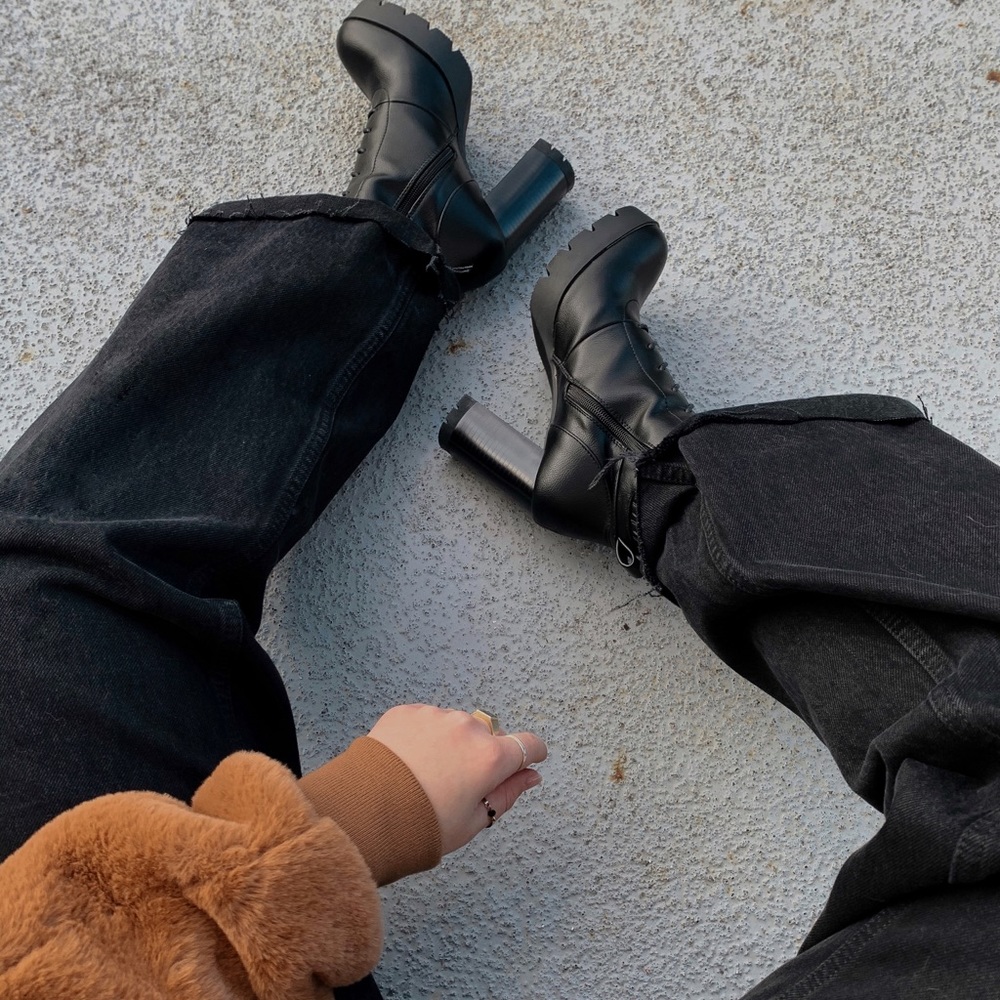 Black Vivorosa booties